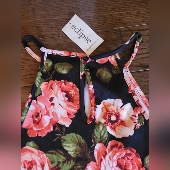 NWT, Beautiful Summer Dress - Picture 7 of 9